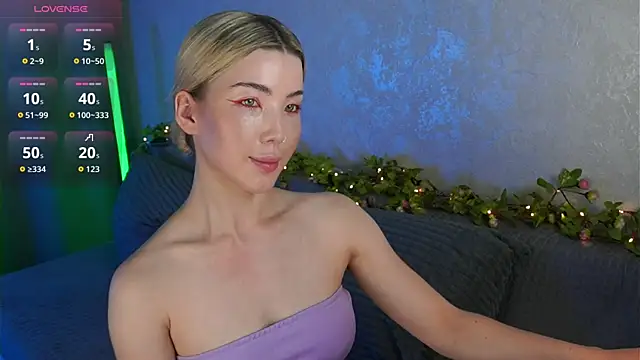 LindaThackerr online show from July 27, 2026, 4:30 am