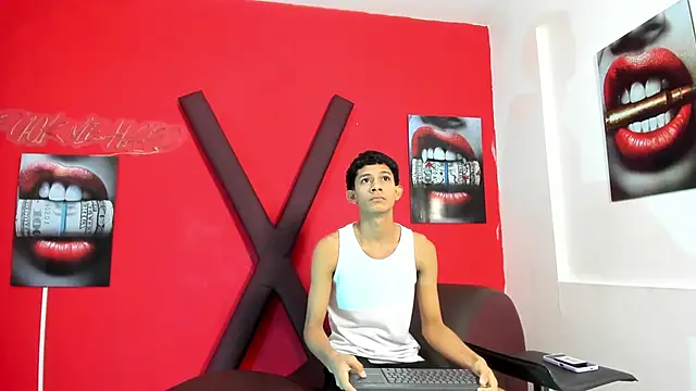 Snapshot of TWINKS_BOYSX chatting on May 16, 2026, 1:21 pm TWINKS BOYSX online show from May 16, 2026, 1:21 pm