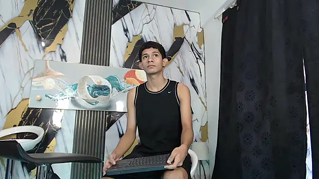 Snapshot of TWINKS_BOYSX chatting on June 1, 2026, 1:13 pm TWINKS BOYSX online show from June 1, 2026, 1:13 pm