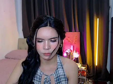 Alexandra Kenn online show from July 18, 2026, 1:26 pm
