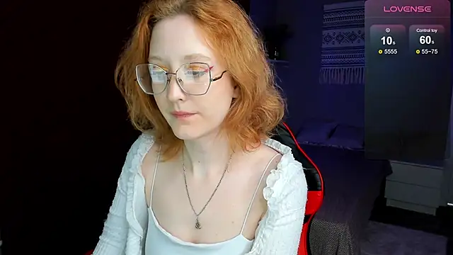 Snapshot of LunaTerry chatting on June 1, 2026, 8:27 am LunaTerry online show from June 1, 2026, 8:27 am