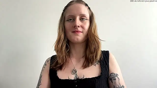 LaraLovely online show from June 4, 2026, 12:33 pm