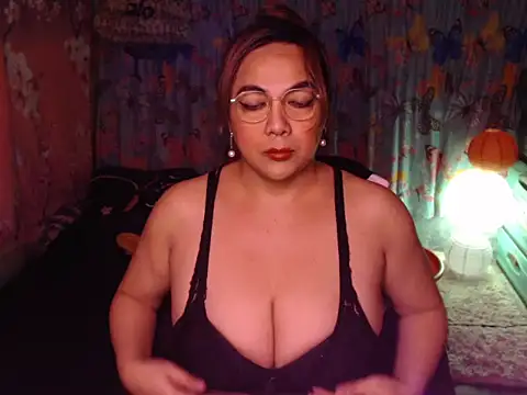 Snapshot of TsMiia_Curve chatting on July 21, 2026, 4:31 pm TsMiia Curve online show from July 21, 2026, 4:31 pm