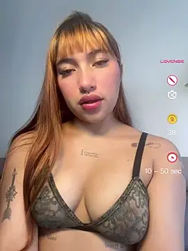 Camila Diaz  online show from May 6, 2026, 3:39 pm
