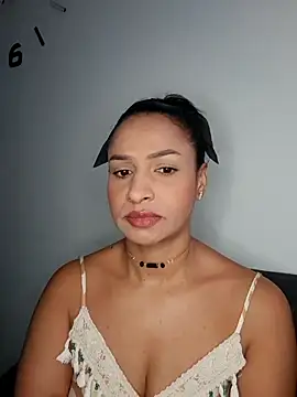 Snapshot of mell0102 chatting on May 11, 2026, 11:05 am mell0102 online show from May 11, 2026, 11:05 am