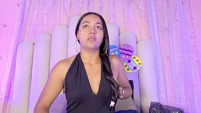Snapshot of Hollyyqueen_ chatting on June 23, 2026, 7:23 pm Hollyyqueen online show from June 23, 2026, 7:23 pm