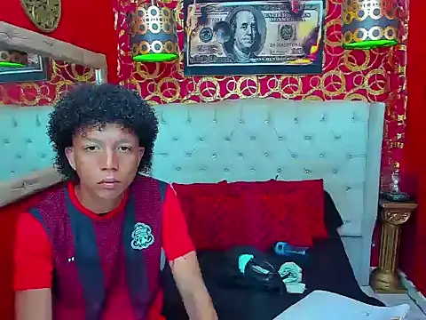 Snapshot of skinny20boy chatting on June 2, 2026, 11:07 pm skinny20boy online show from June 2, 2026, 11:07 pm