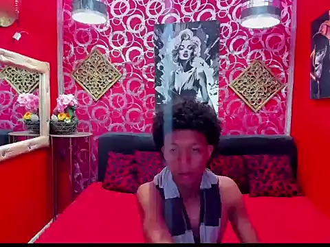 Snapshot of skinny20boy chatting on July 10, 2026, 11:40 pm skinny20boy online show from July 10, 2026, 11:40 pm