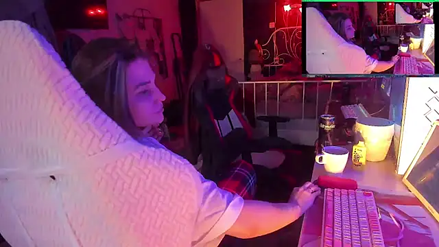 FuckinHotCouple1 online show from June 18, 2026, 6:34 pm