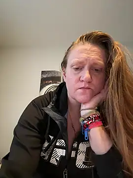 Kellilyn10 online show from June 14, 2026, 9:39 pm