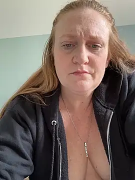 Kellilyn10 online show from July 7, 2026, 5:17 pm