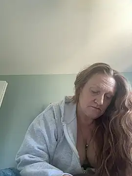 Kellilyn10 online show from August 3, 2026, 2:11 pm