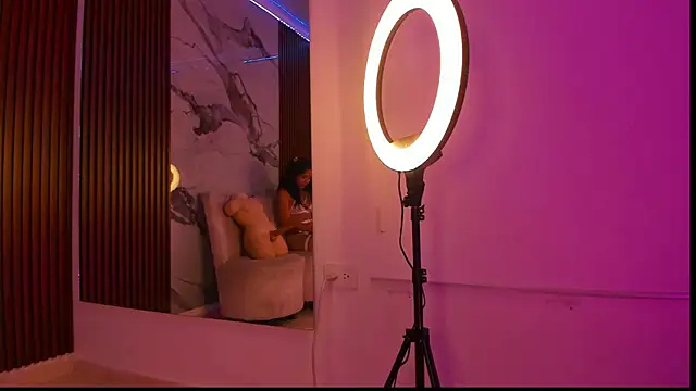 GabyHott  online show from June 19, 2026, 9:40 pm