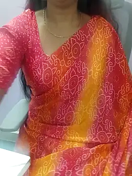 Snapshot of silksmitha- chatting on July 3, 2026, 12:55 pm silksmitha- online show from July 3, 2026, 12:55 pm