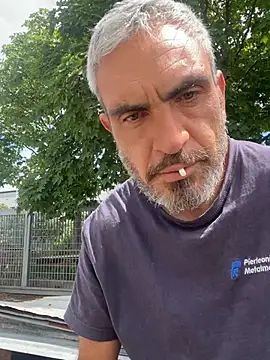 mauro22cm4 online show from May 7, 2026, 11:37 am