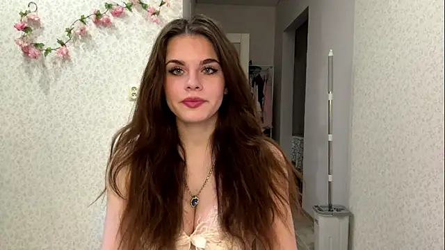 JeniceSourwine online show from June 19, 2026, 7:17 pm