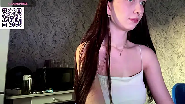 HinaDesire online show from June 15, 2026, 12:02 am