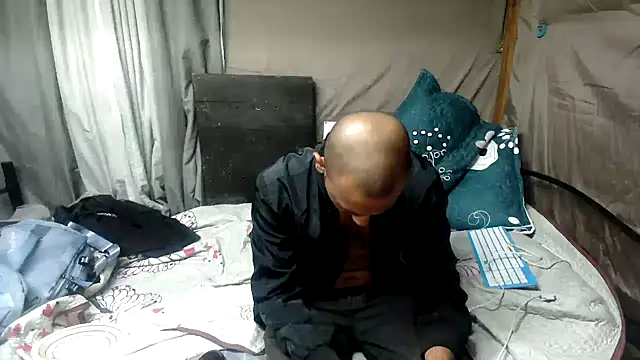 Snapshot of Camodick chatting on June 5, 2026, 7:19 pm Camodick online show from June 5, 2026, 7:19 pm