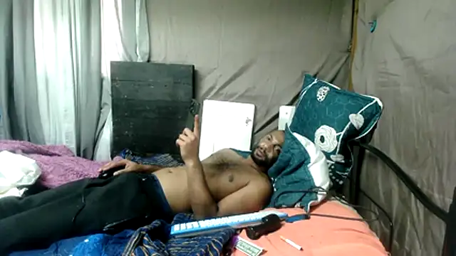 Snapshot of Camodick chatting on June 19, 2026, 12:42 pm Camodick online show from June 19, 2026, 12:42 pm