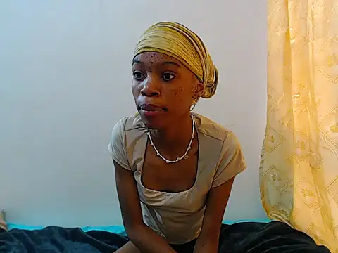 Snapshot of PetiteBarbie_05 chatting on June 5, 2026, 9:59 am PetiteBarbie 05 online show from June 5, 2026, 9:59 am