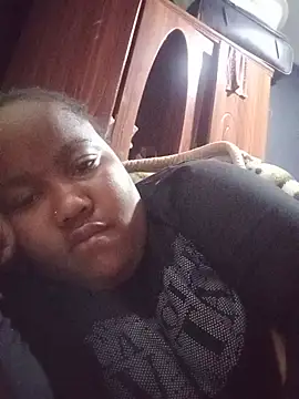 ChubbyMidgetxxx19 online show from June 15, 2026, 9:55 am