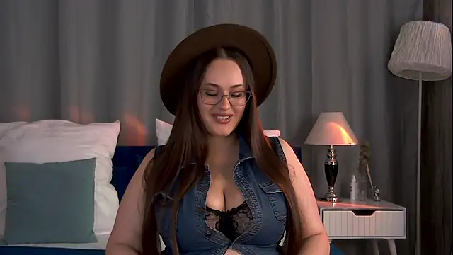 Queen Monica  online show from July 31, 2026, 6:51 pm