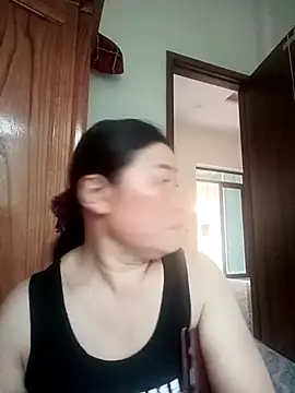 -Lytina- online show from May 27, 2026, 11:24 pm