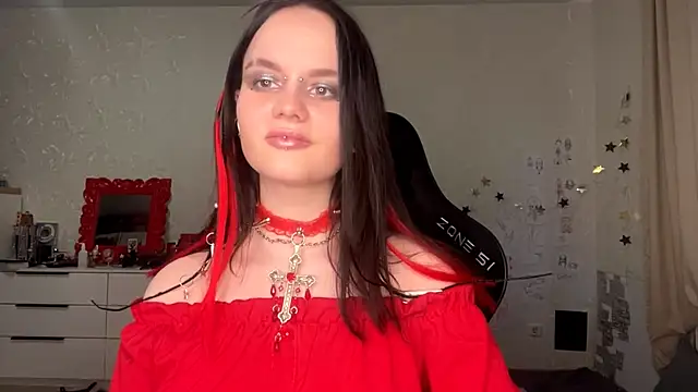 Tailor Kayka online show from May 7, 2026, 3:39 pm