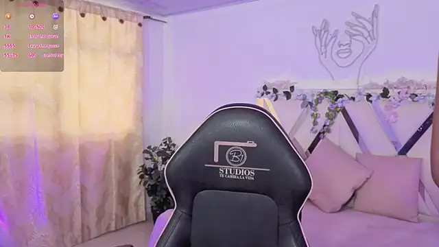 CRISTALBROKE TAY online show from July 7, 2026, 7:07 pm