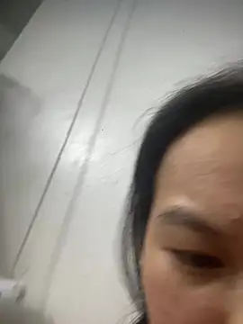 Yumiii 09 online show from July 30, 2026, 4:17 pm