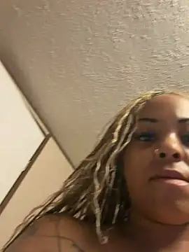 Missprettythang online show from May 11, 2026, 5:21 pm