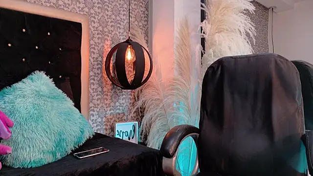KarolFoxxi   online show from June 20, 2026, 2:58 am