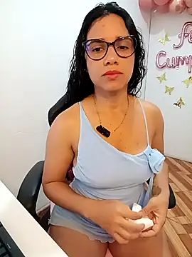 alanahot94 online show from May 10, 2026, 3:01 am