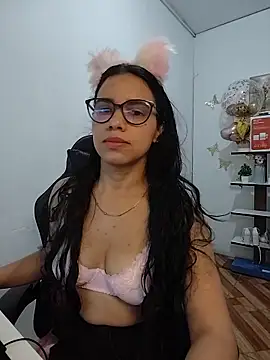 alanahot94 online show from May 26, 2026, 1:01 am