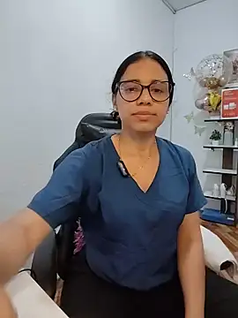 alanahot94 online show from June 6, 2026, 1:00 am