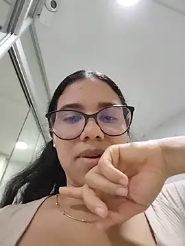 alanahot94 online show from June 7, 2026, 12:37 am