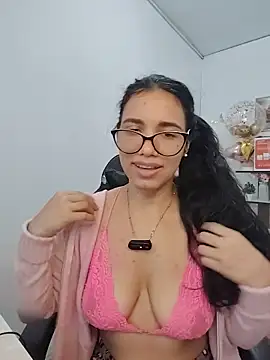 alanahot94 online show from June 7, 2026, 1:59 pm