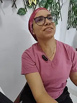 alanahot94 online show from June 12, 2026, 4:17 pm