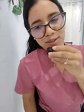 alanahot94 online show from June 13, 2026, 7:23 pm