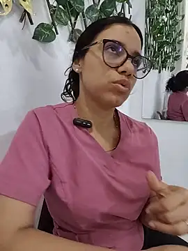 alanahot94 online show from June 14, 2026, 6:43 pm