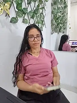 alanahot94 online show from June 15, 2026, 3:36 pm