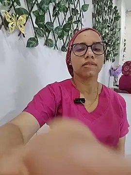 alanahot94 online show from June 17, 2026, 4:52 pm