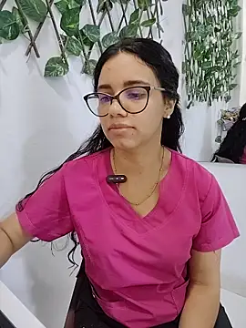 alanahot94 online show from June 19, 2026, 9:29 pm