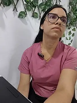 alanahot94 online show from June 20, 2026, 6:44 pm