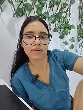 alanahot94 online show from June 21, 2026, 9:06 pm