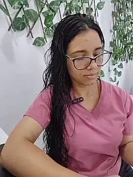 alanahot94 online show from June 30, 2026, 4:19 pm