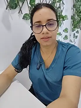 alanahot94 online show from July 8, 2026, 3:49 pm