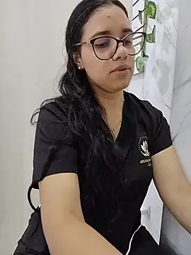 alanahot94 online show from July 16, 2026, 4:24 pm