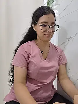 alanahot94 online show from July 18, 2026, 9:40 pm