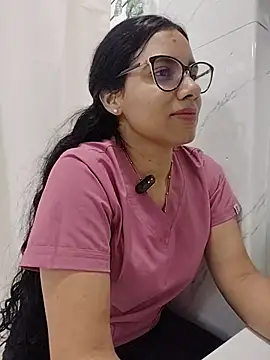 alanahot94 online show from August 6, 2026, 9:28 pm